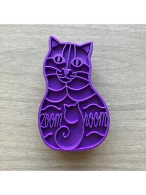 Kong ZoomGroom Rubber Wet or Dry Cat Brush Groomer Small